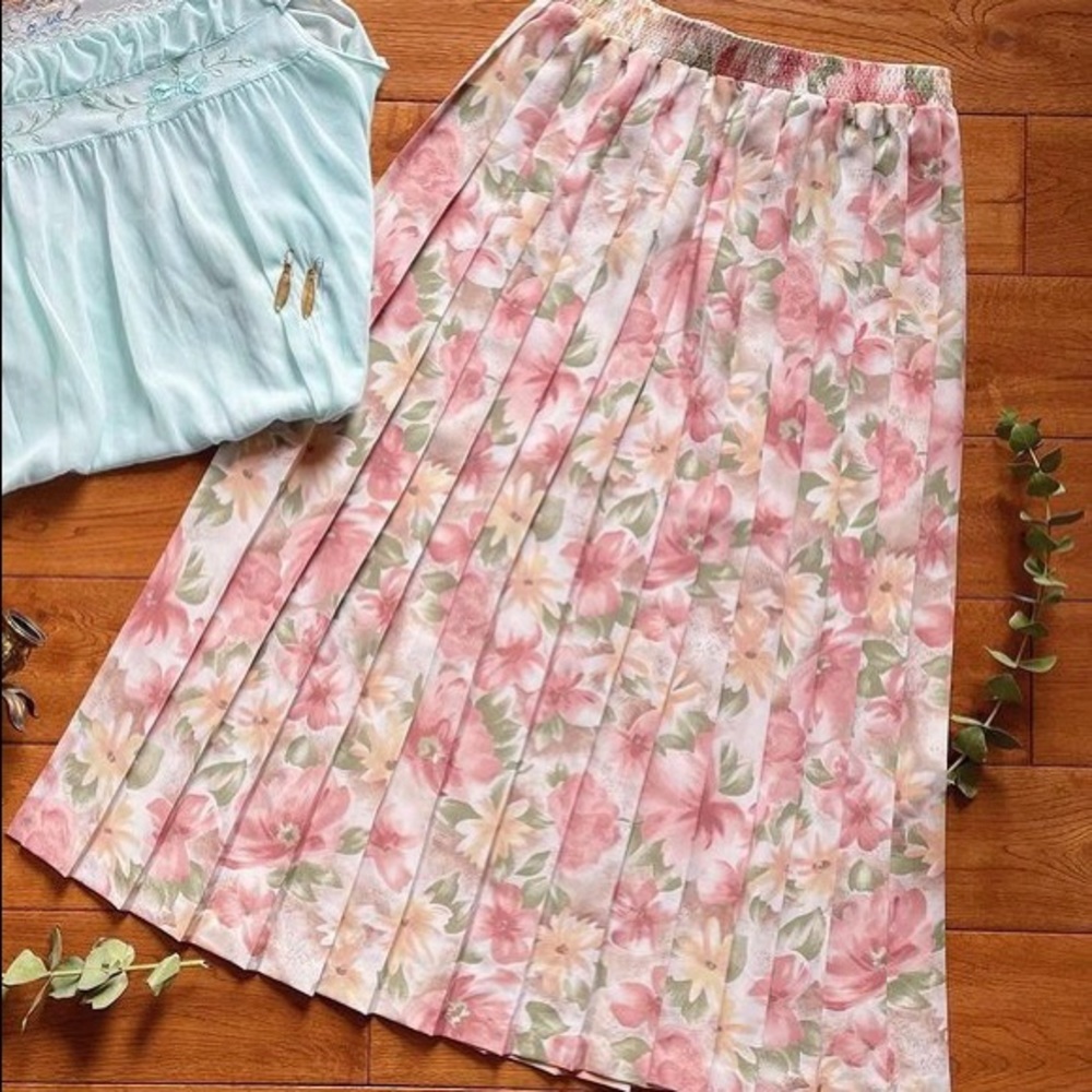 Vintage floral pleated skirt 🌸🌺
